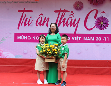 TOÀN CẢNH LỄ “TRI ÂN THẦY CÔ” ĐONG ĐẦY CẢM XÚC DƯỚI MÁI TRƯỜNG LIÊN CẤP
