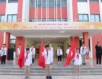 SÔI NỔI GIỜ CHÀO CỜ TUẦN ĐẦU THÁNG 12 VỚI CHỦ ĐIỂM “TIẾP BƯỚC CHA ANH”