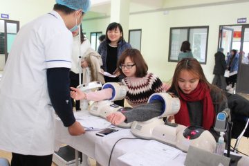 TỔ CHỨC KHÁM SỨC KHỎE CHO TOÀN BỘ CÁN BỘ GIÁO VIÊN, NHÂN VIÊN