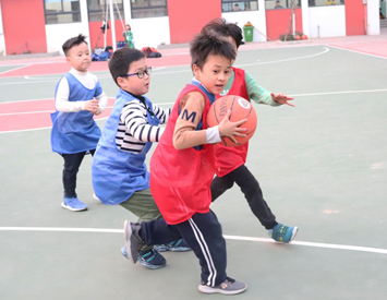 CLB BÓNG RỔ: NƠI LOMOERS RÈN LUYỆN SỨC MẠNH, SỰ DẺO DAI VÀ HOẠT BÁT