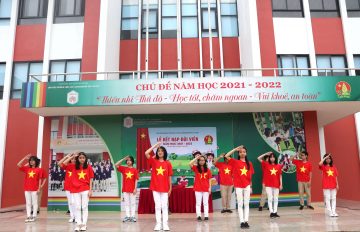 LOMOERS HÀO HỨNG THAM DỰ LỄ CHÀO CỜ VÀ LỄ KẾT NẠP ĐỘI VIÊN NĂM HỌC 2021 – 2022