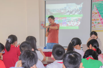 LOMOERS HÀO HỨNG VỚI CHƯƠNG TRÌNH HÀNH TRANG CHUYỂN CẤP CHO HỌC SINH KHỐI 6