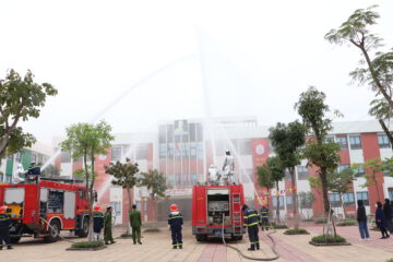 TRƯỜNG LIÊN CẤP LÔMÔNÔXỐP TÂY HÀ NỘI DIỄN TẬP CÔNG TÁC PHÒNG CHÁY CHỮA CHÁY VÀ CỨU HỘ CỨU NẠN