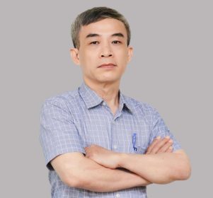 THẦY NGUYỄN THẾ HÙNG – HIỆU TRƯỞNG TRƯỜNG THPT LÔMÔNÔXỐP TÂY HÀ NỘI